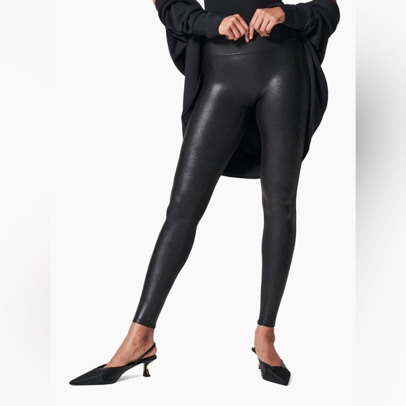 Sleek Black SPANX Faux Leather Women's Leggings - Picture 4 of 8